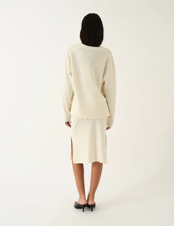 Como Crochet V-Neck