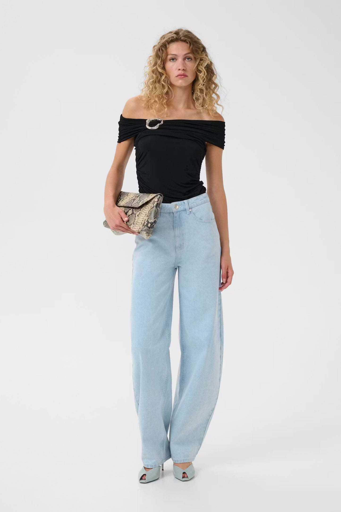 laily off shoulder top