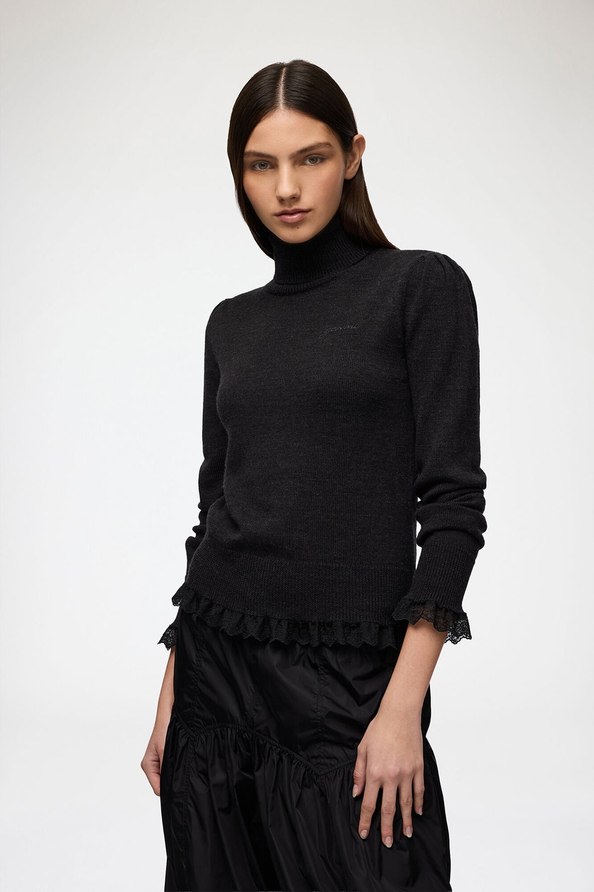 Merino Turtleneck w lace details