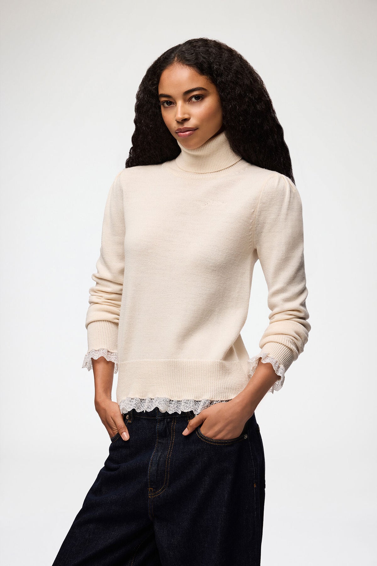 Merino Turtleneck w lace details