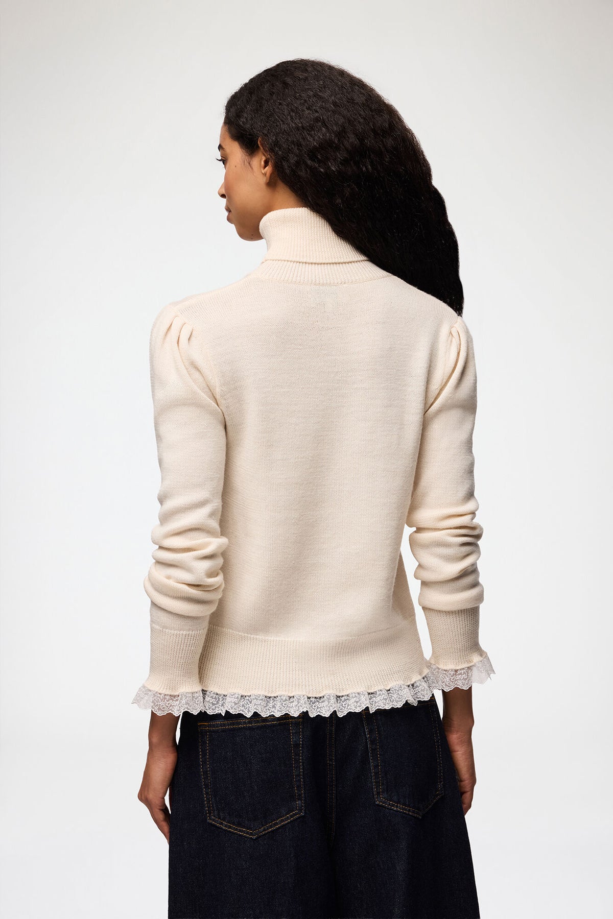 Merino Turtleneck w lace details