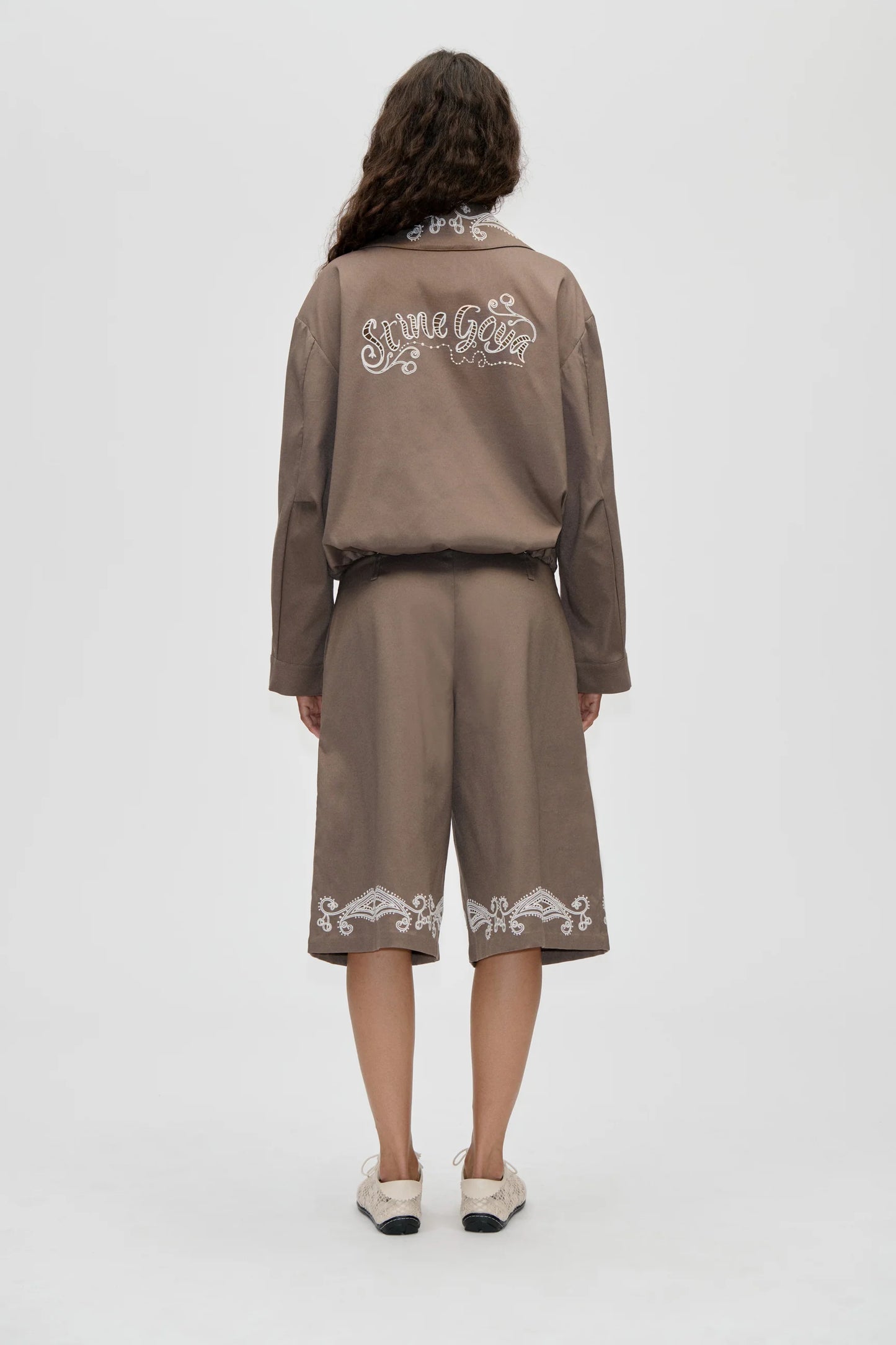 2492 Embroidered Canvas, Pleated Eyelet Bermuda